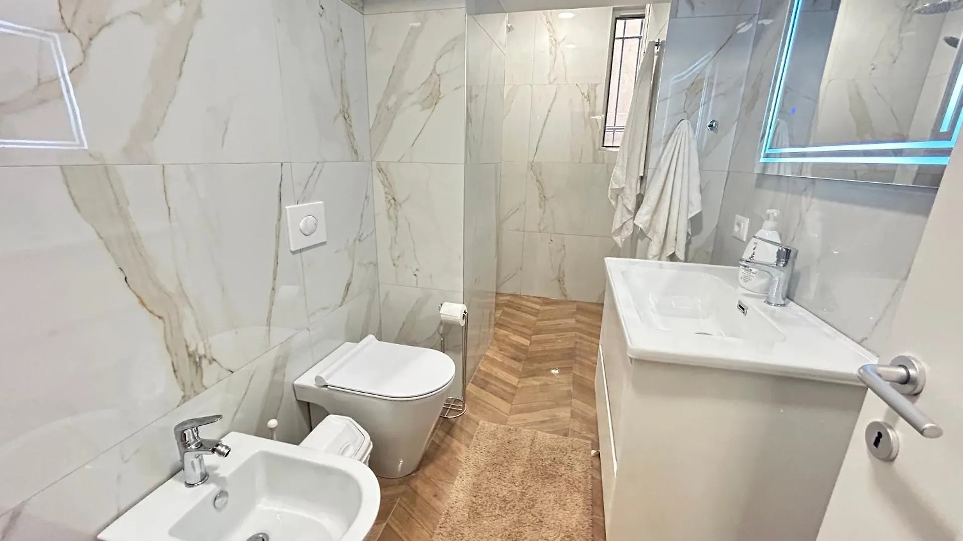 Spacious Fancy Apartment Tirana 0*,  Albania