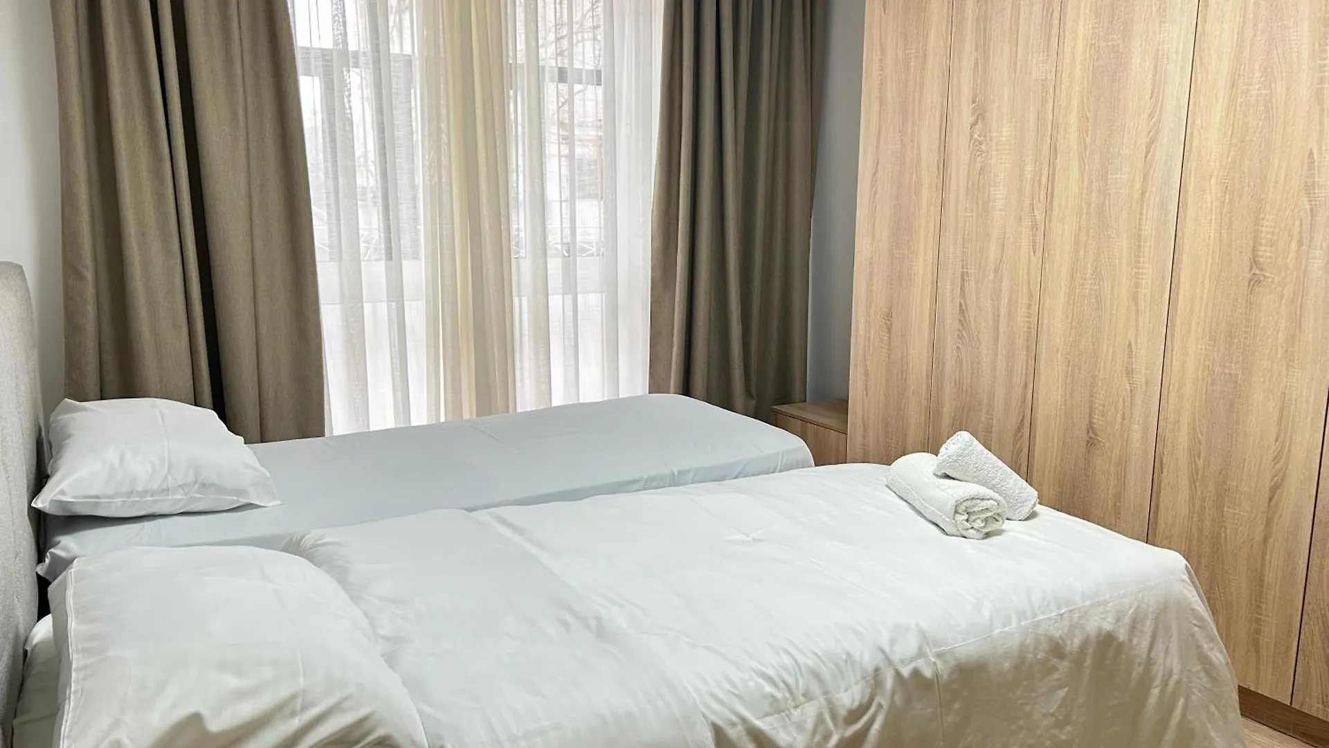 Spacious Fancy Apartment Tirana 0*,