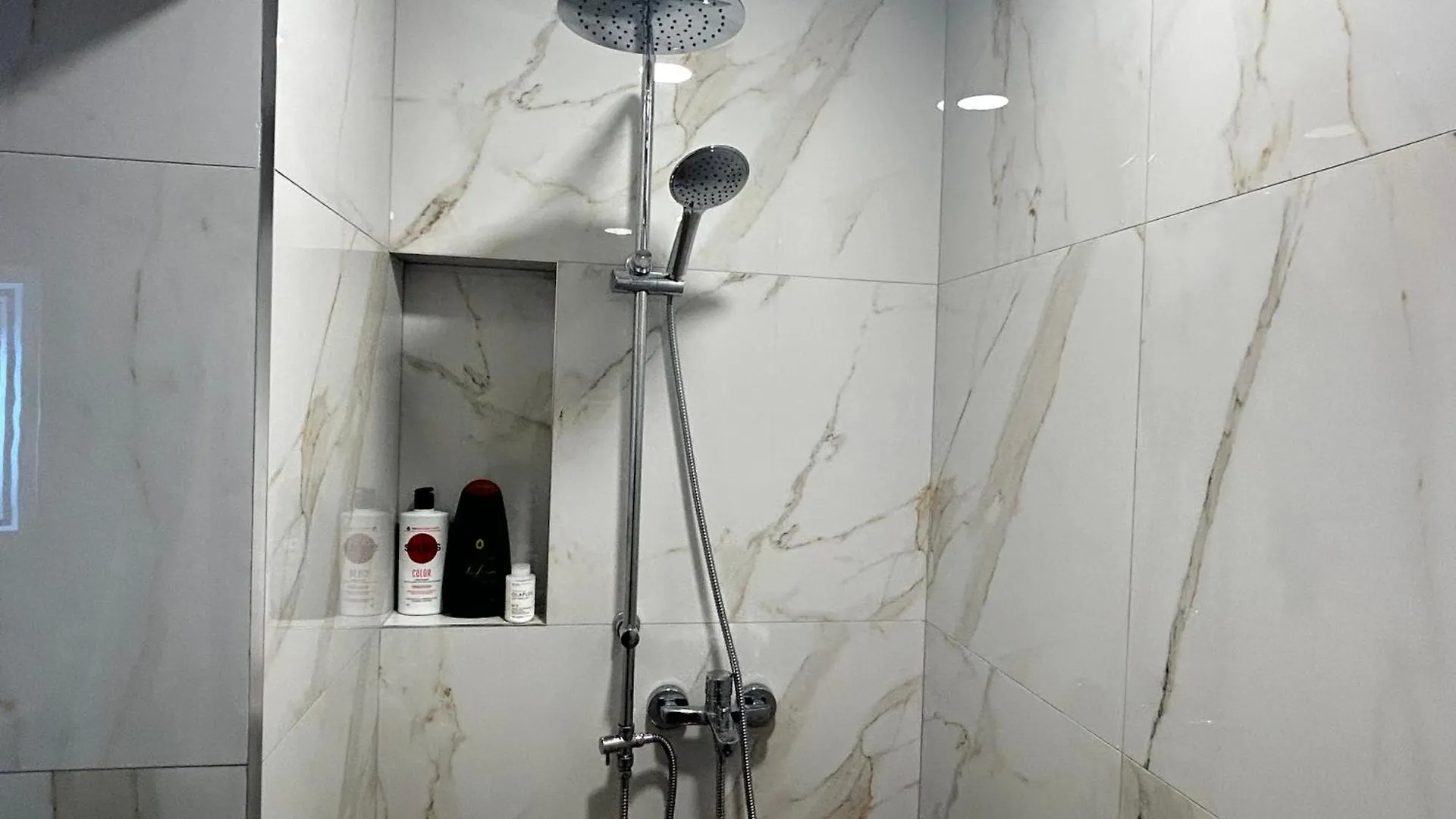 Spacious Fancy Apartment Tirana 0*,